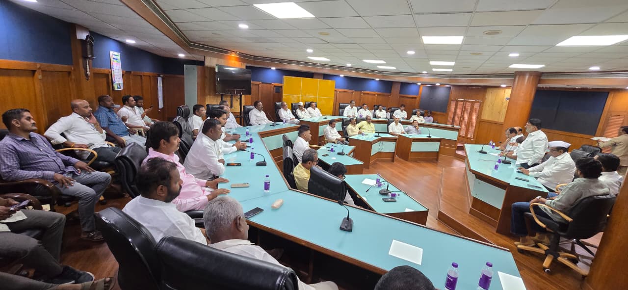 Farmers affected by Mhaishal dam1 issue